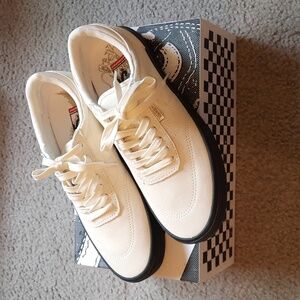 Vans ~ Men's size 8 ~ Gilbert Crockett low-top sneakers